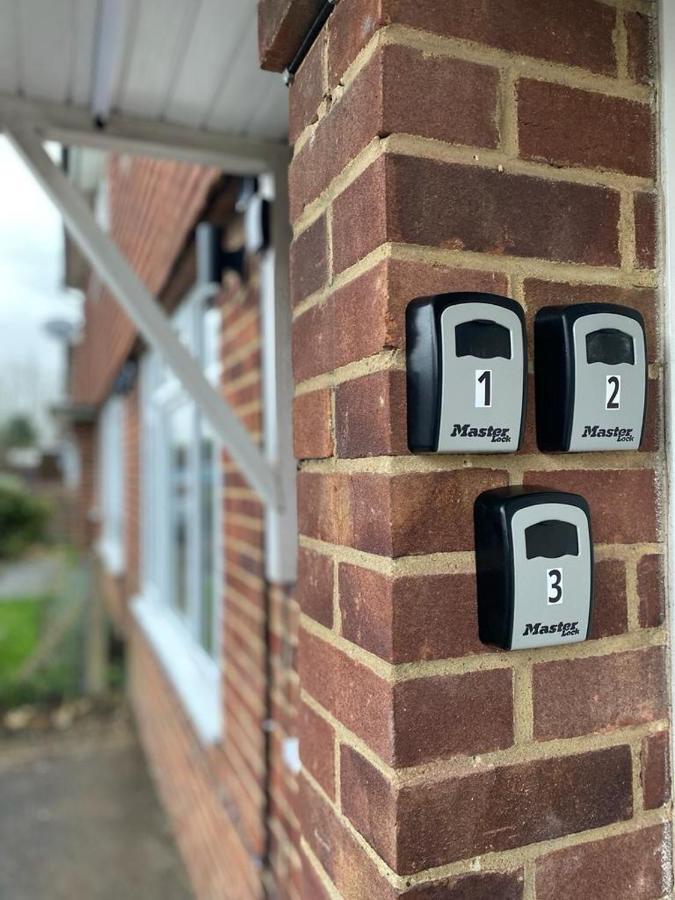 Gatwick Deluxe En-Suite Rooms Horley Kültér fotó