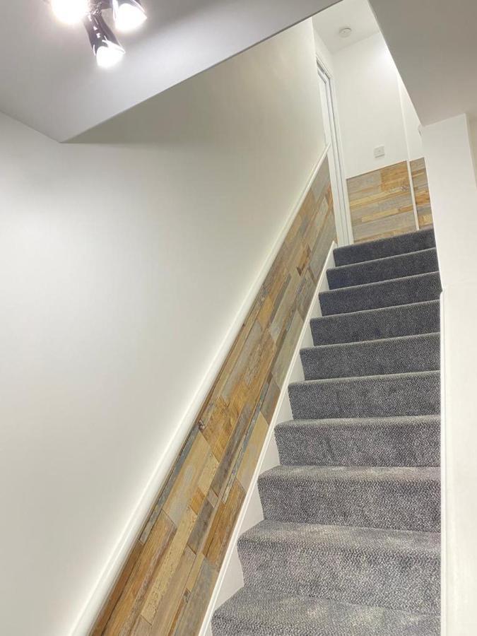 Gatwick Deluxe En-Suite Rooms Horley Kültér fotó