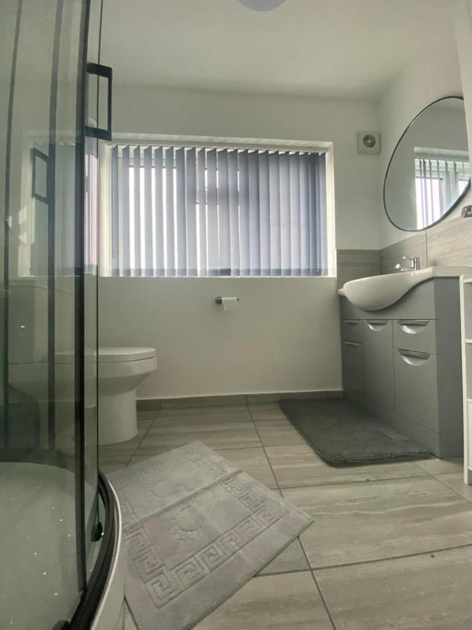 Gatwick Deluxe En-Suite Rooms Horley Kültér fotó