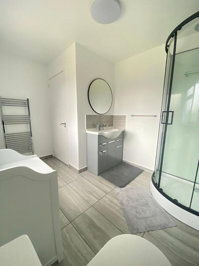 Gatwick Deluxe En-Suite Rooms Horley Kültér fotó