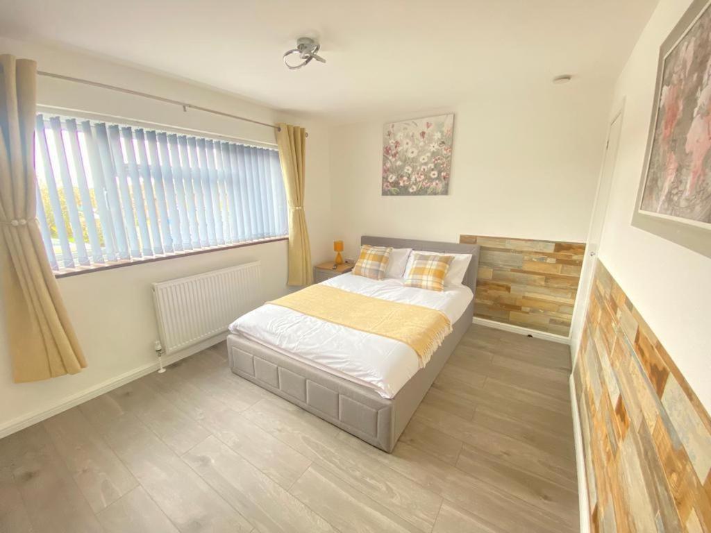 Gatwick Deluxe En-Suite Rooms Horley Kültér fotó