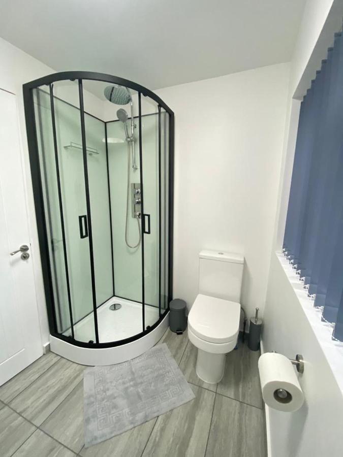 Gatwick Deluxe En-Suite Rooms Horley Kültér fotó