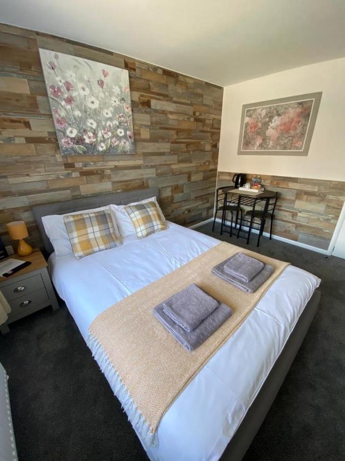 Gatwick Deluxe En-Suite Rooms Horley Kültér fotó
